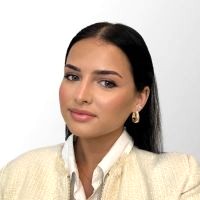 Frau Biocanin Social Media bei Kaya Veda