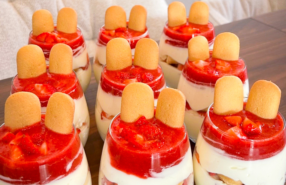 Frühlingsdessert mit Erdbeeren, Joghurt und Ayurveda-Gewürzen